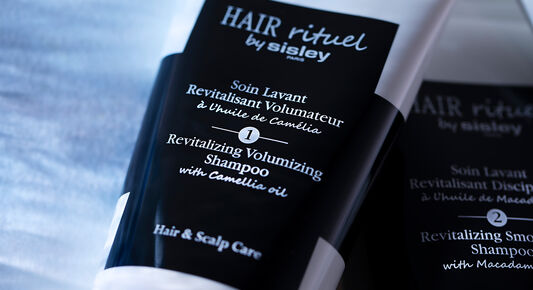 Revitalizing Volumizing Shampoo with Camellia Oil